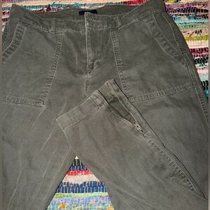 GAP Khaki Utility Capri’s